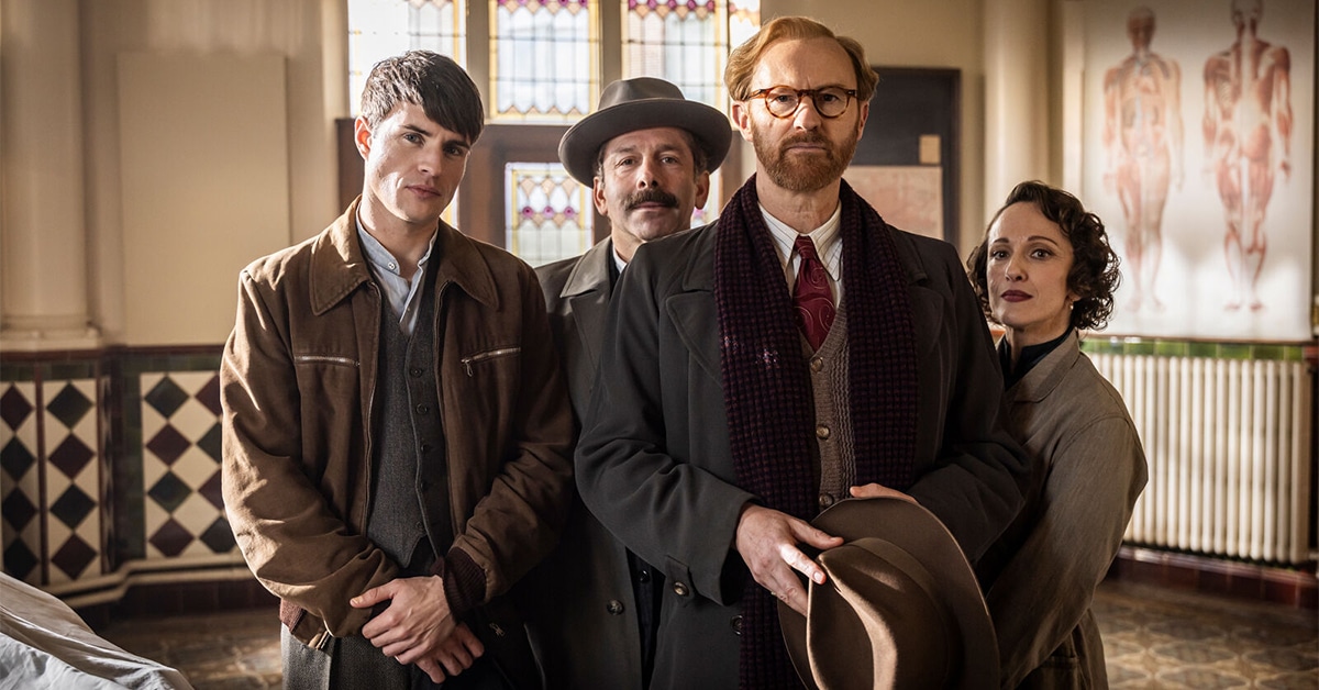 Bookish & Professor T Land in France